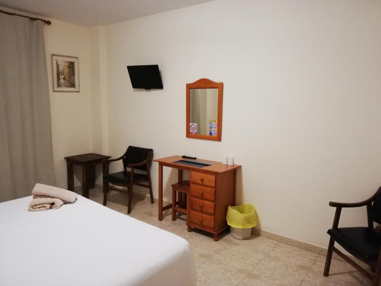 Hostal Galea Centro San Pedro de Alcántara Esterno foto